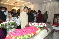 Chandrababu Family Pay Homage to Taraka Ratna